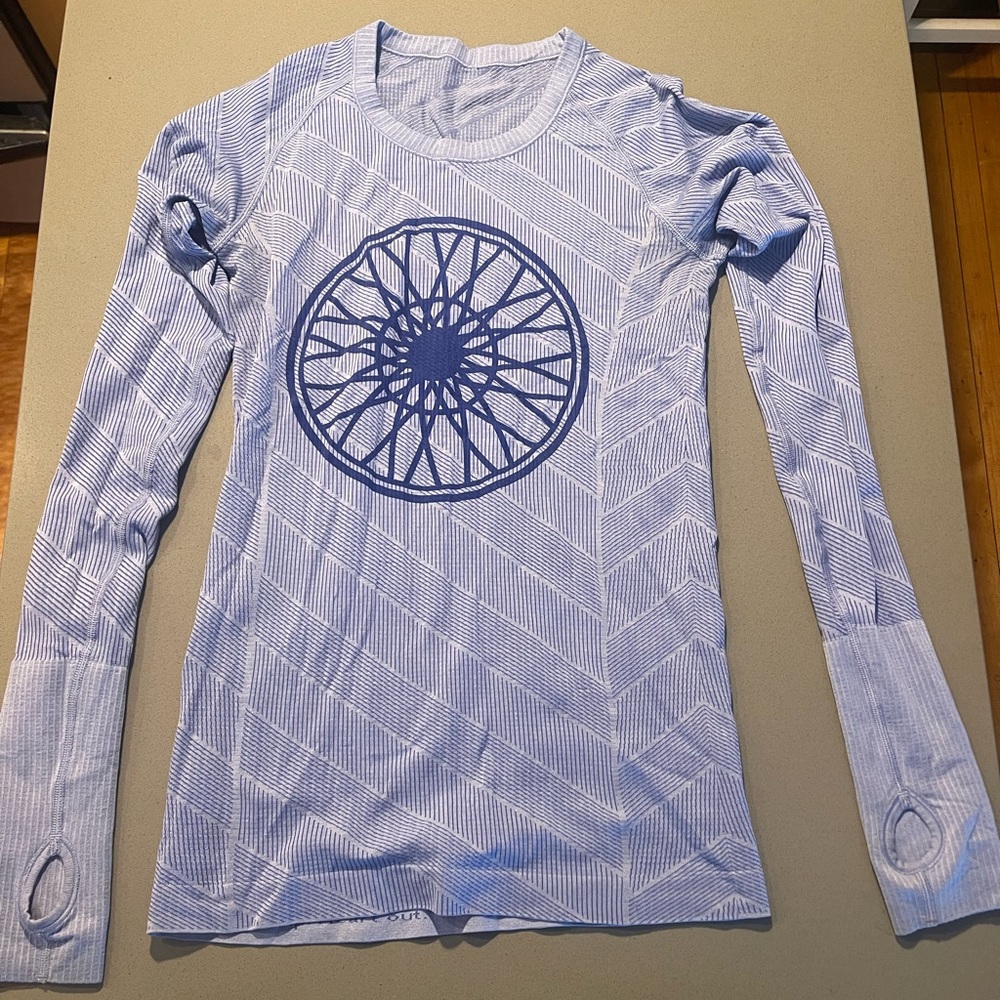 SoulCycle Size 6 blue lululemon Longsleeve top